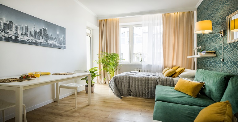 Mini apartamento con sofá cama y cama en el centro de Varsovia, cerca del Hospital Banacha, la estación de tren Oeste, el aeropuerto Chopin, Bluecity C4