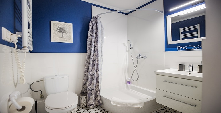 Mini apartamento económico en Varsovia Ochota, cerca de la estación de tren del Oeste, con baño privado D7